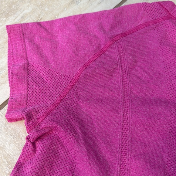 Lululemon Swiftly Tech Short Sleeve - Size 6 - Picture 12 of 16